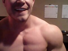 Nouveau Haras de JockMenLive - Nerd empilés, un muscle super beau Dieu