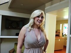 Hot babes Siri et Dayna Vendetta baisent en trio