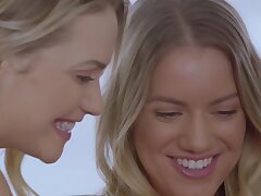 TUSHY mari rentre chez lui pour trouver sa femme et un ami béante pour lui