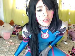 COSPLAY DE DVA JOUANT AVEC SA CHATTE ET LÉCHER LE MEKA