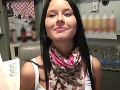 Mofos - teen Euro se fait baiser pour de l'argent