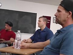 Chanell coeur bénéficie de sexe en groupe avec des mecs blancs