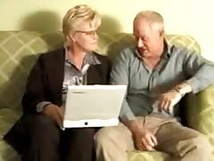 BBW Fat Granny Mature se fait baiser sur le canapé