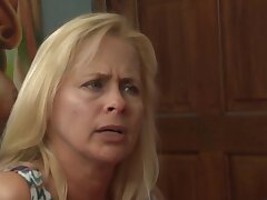 GirlfriendsFilms perdu Teen hits sur amis maman