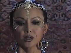 Asian vampire domine un homme