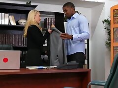 Black est le meilleur - Personal Shopper en vedette AJ Applegate un