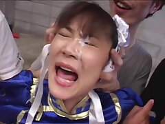 Chun-Li cosplay japonais Babe à tâtons dans énorme Bukkake gangban