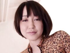 Flex babe cosplay, doigts dans le cul et la chatte