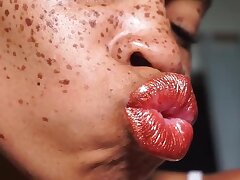 Rouge à lèvres fétiche JOI POV bouche sensuelle Ebony FETISH Femdom