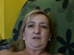 Fétiche de fumer - 006 maman laide fumer dans la cuisine