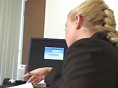 MILF Secrétaire battre par BOSS BIG COCK... usb