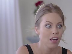 Britney Amber Rides BBC et avale grosse charge