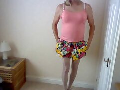 soutien-gorge et bas de la jupe courte