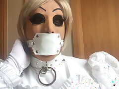 Bâillonnée transexuelle mariée avec gros Mouthgag