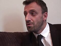 Busty redhead britannique a dominé avec roughsex