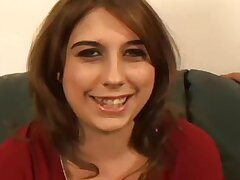 Plongeur dumpter obtient une baise brutale de la gorge