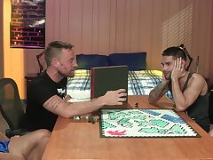 4 Mignon Big Dick College Nerds Jouer Jeux de société Fuck DP!