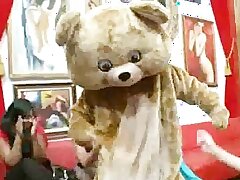S'écraser le Club Dancing Bear Style