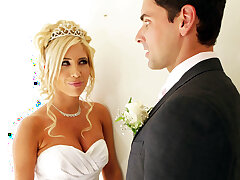 Tasha Reign baiser avec le meilleur ami de son mari