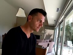 Le réalisateur espagnol montre combien il est facile de baiser cette brunette latina